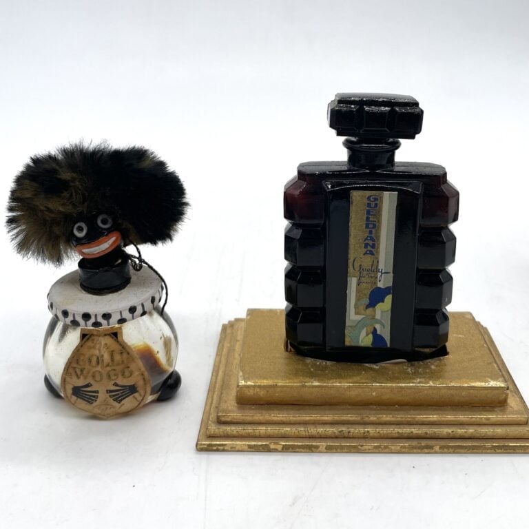 GUELDY, "Gueldiana", (1940), 1 flacon en verre noir dans sa boite d'origine - H…