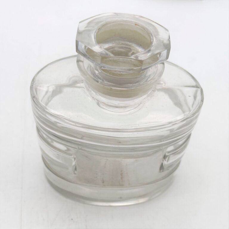 GUERLAIN, 3 flacons : - - "Jicky", flacon Baccarat, bouchon tranche bloqué, H.…