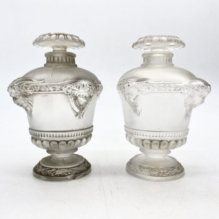 GUERLAIN, "Bouquet de Faunes", 2 flacons de René Lalique, H. 10 cm - (accident…