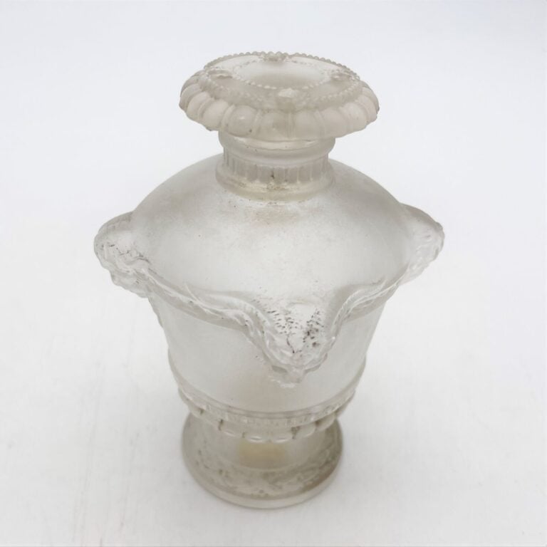 GUERLAIN, "Bouquet de Faunes", 2 flacons de René Lalique, H. 10 cm - (accident…