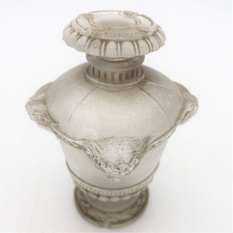 GUERLAIN, "Bouquet de Faunes", 2 flacons de René Lalique, H. 10 cm - (accident…