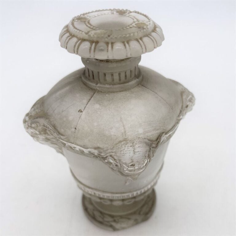 GUERLAIN, "Bouquet de Faunes", 2 flacons de René Lalique, H. 10 cm - (accident…