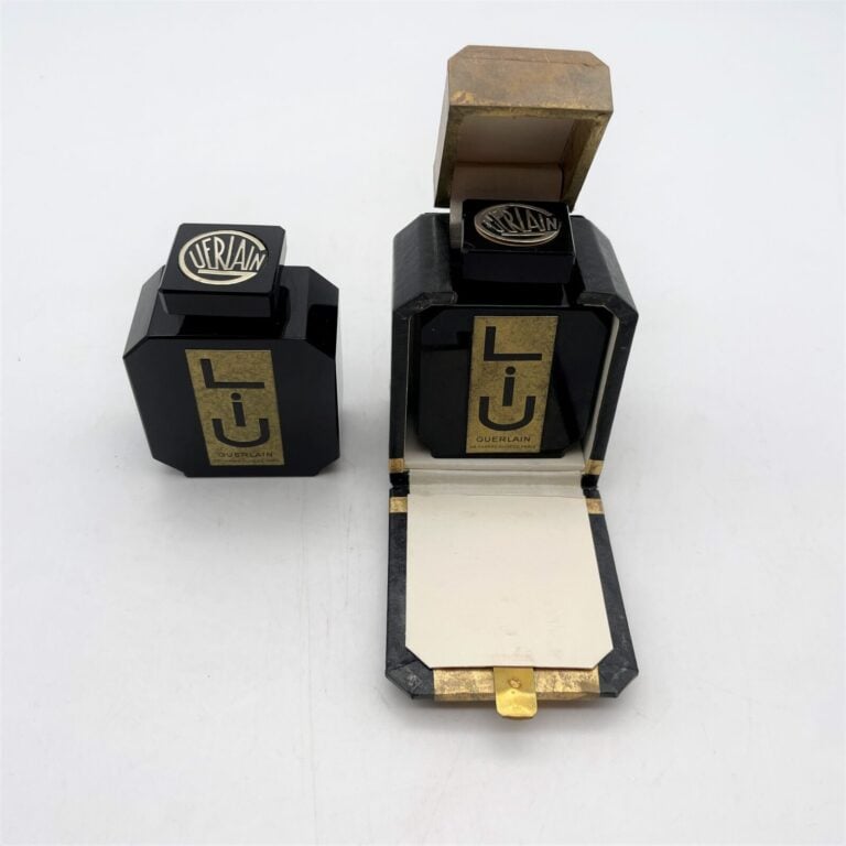 GUERLAIN, "Liu", 1925, 2 flacons en cristal de Baccarat noir, l'un dans sa boît…