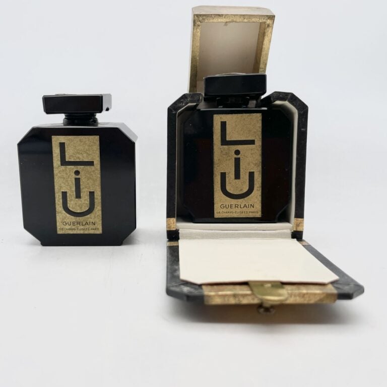 GUERLAIN, "Liu", 1925, 2 flacons en cristal de Baccarat noir, l'un dans sa boît…