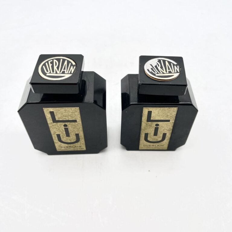 GUERLAIN, "Liu", 1925, 2 flacons en cristal de Baccarat noir, l'un dans sa boît…