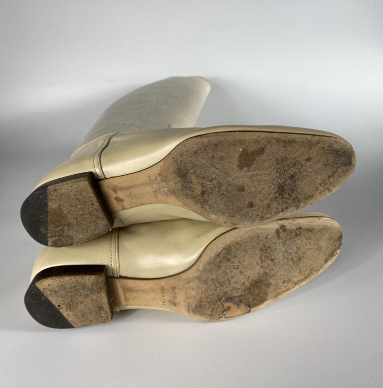 HERMÈS - Bottes jumping en toile beige et cuir écru (Pointure 39, tige 44 cm).…