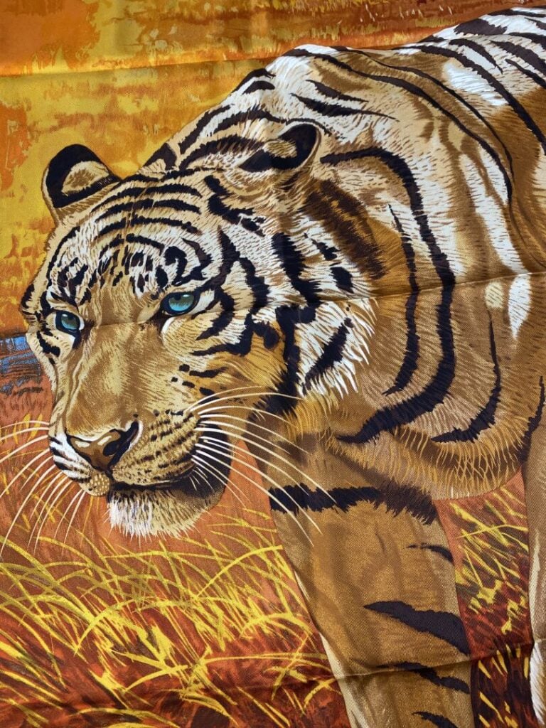 HERMES Paris, circa 2012 - Carré en twill de soie imprimé titré "Tigre du Benga…
