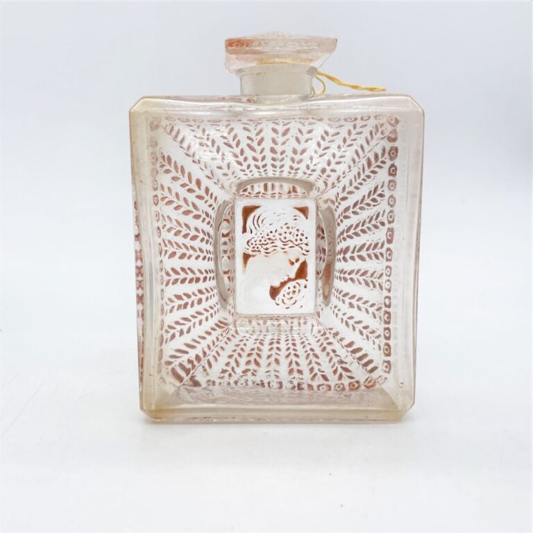 HOUBIGANT, "La belle saison", flacon de René Lalique, - H. 10 cm - (Dans sa boî…