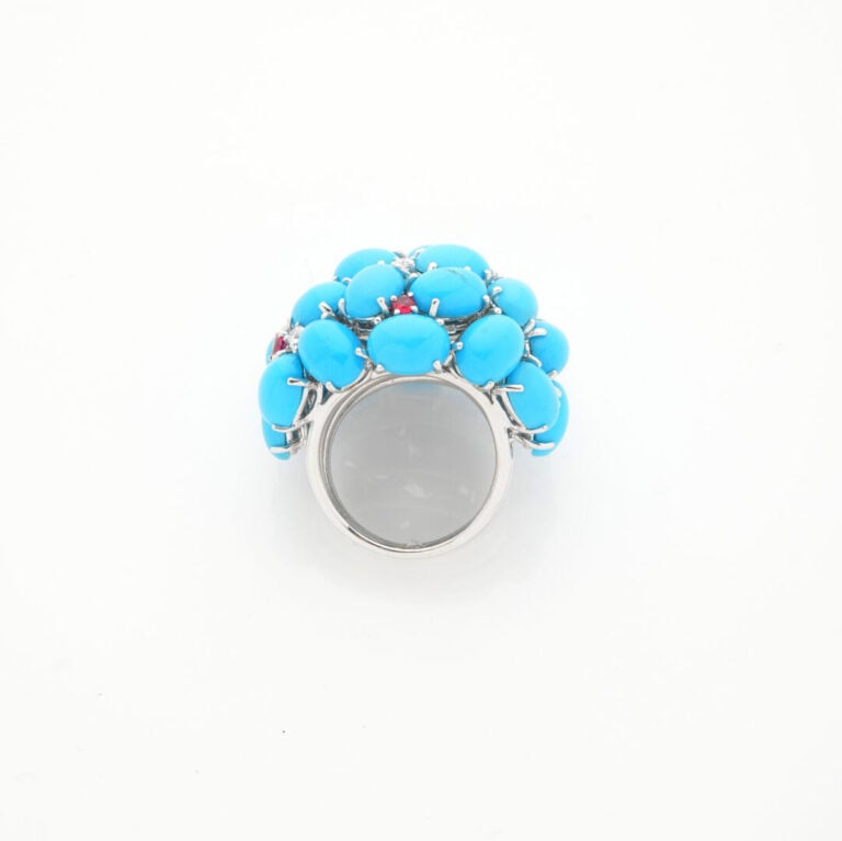 Importante BAGUE "boule" en or gris (750‰) serti de turquoises, spinelles et di…