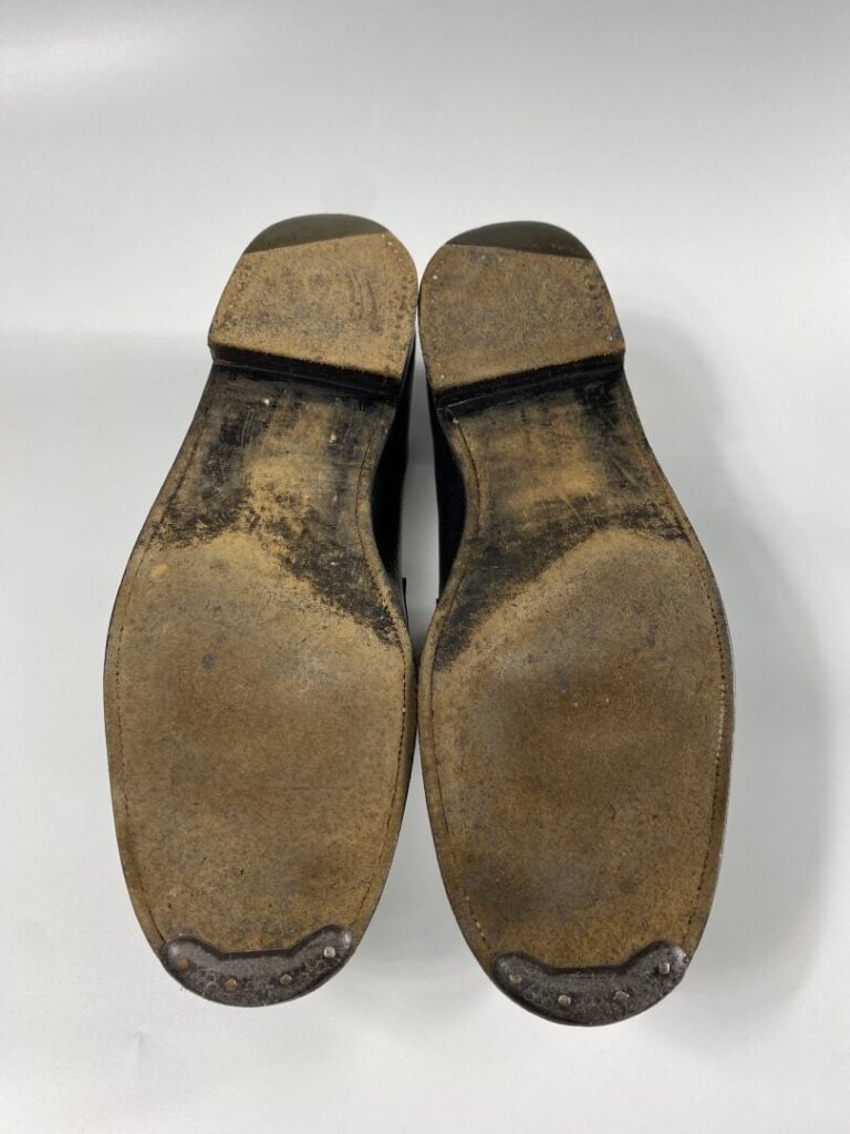 J. M. WESTON - Paire de mocassins 180 en cuir grainé noir (Taille 9 1/2) - Dust…