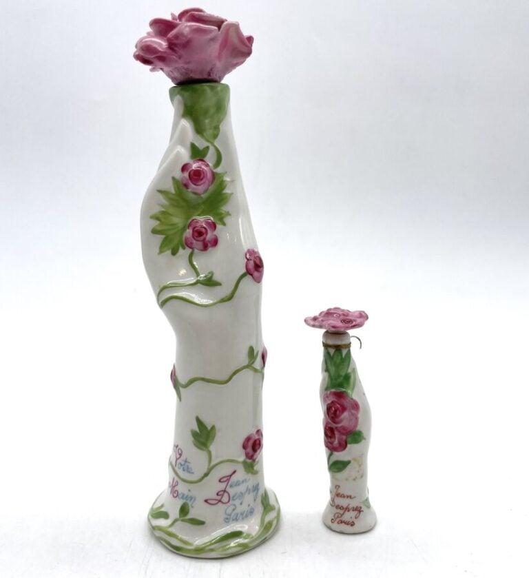 Jean DESPREZ, "Votre main", 2 flacons en porcelaine émaillée, vers 1935 - Petit…