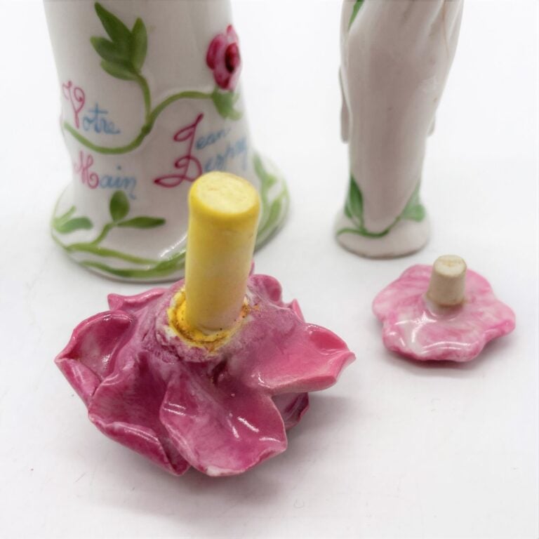 Jean DESPREZ, "Votre main", 2 flacons en porcelaine émaillée, vers 1935 - Petit…