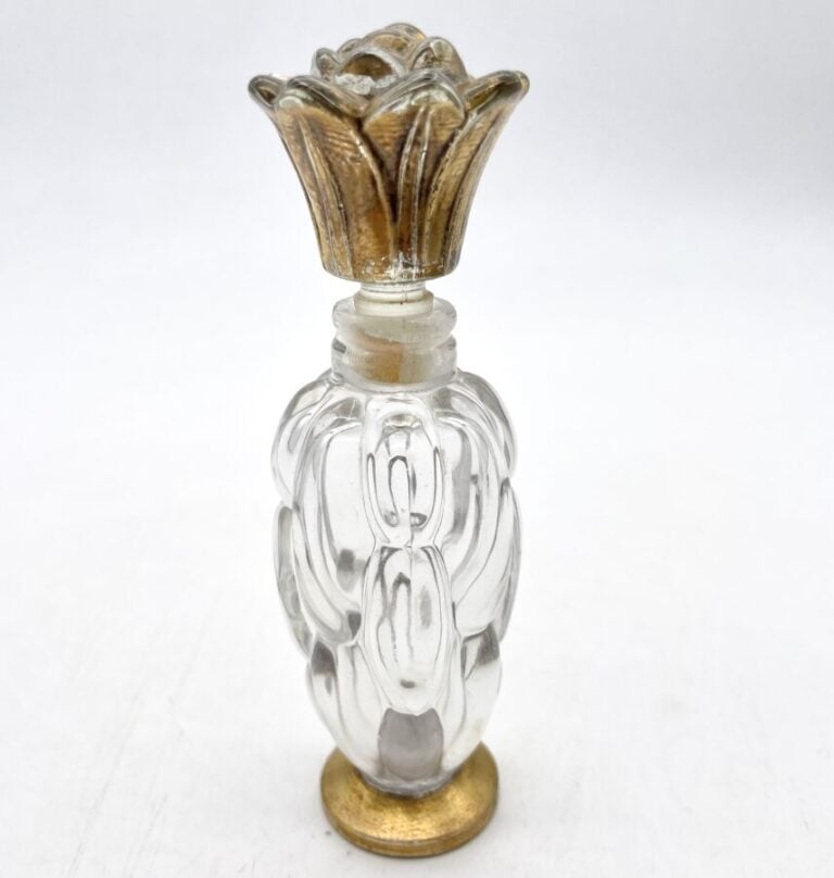 Jean PATOU, 2 flacons, dont : - - "Colonie", (1938), flacon ananas en cristal b…
