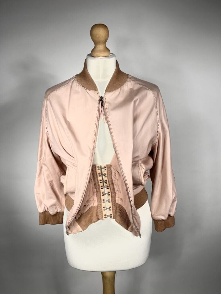 JEAN PAUL GAULTIER Femme - Bomber en agneau plongé rose surpiqué, col et poigne…