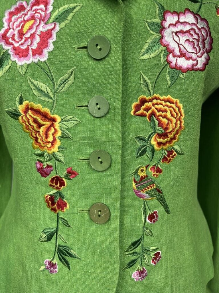 KENZO - Veste cintrée en lin vert pomme brodée de fleurs et d'oiseaux polychrom…