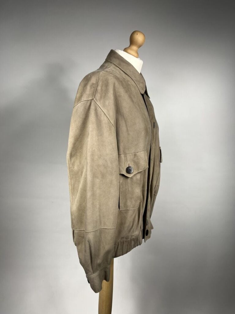LOEWE - Veste pour homme en daim mastic surpiqué beige, taille froncée agrément…