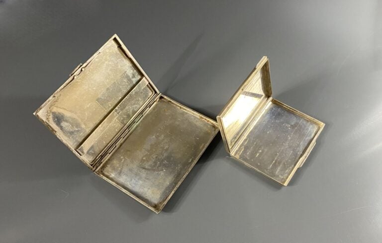 Lot de deux étuis à cigarettes en argent (800) - Poids brut : 106.7 g et 54.1 g…