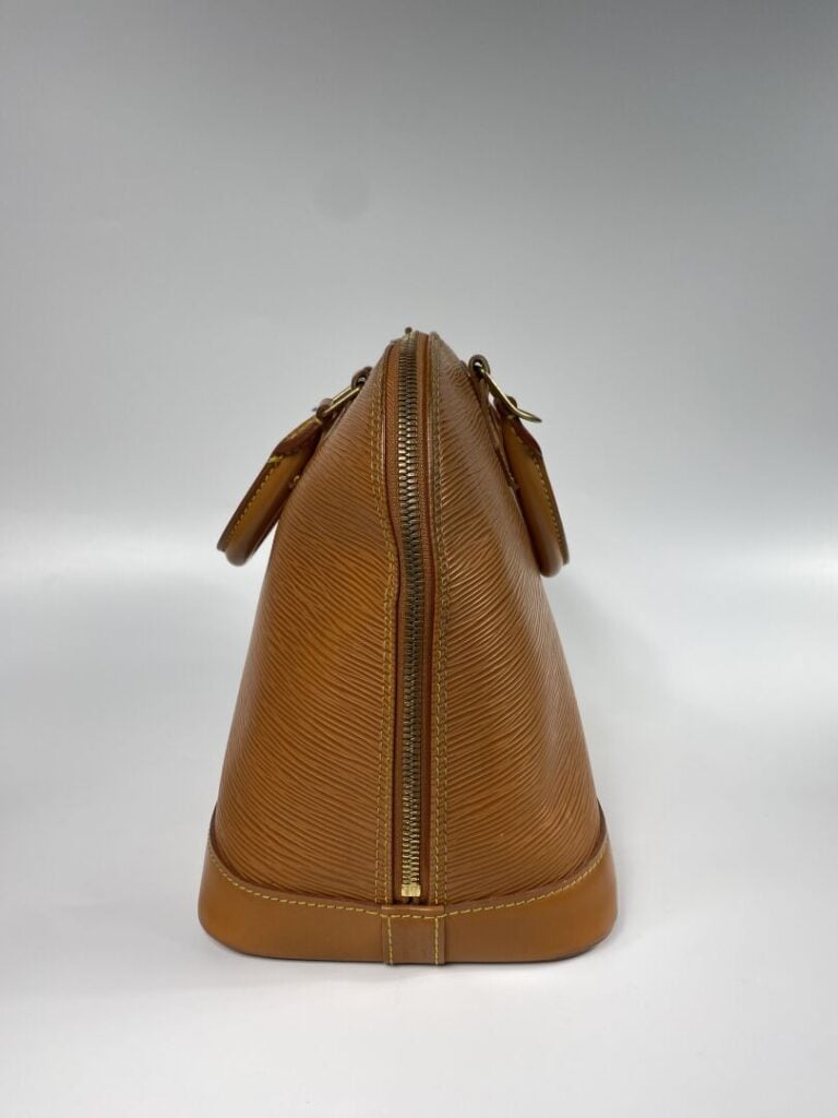 LOUIS VUITTON - Sac « Alma » en cuir épi cognac, double poignée, bijouterie dor…