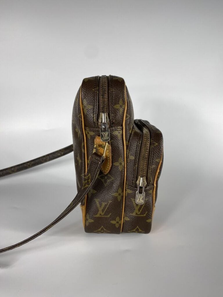 LOUIS VUITTON - Sac « Amazone » en toile monogram et cuir naturel, bandoulière…