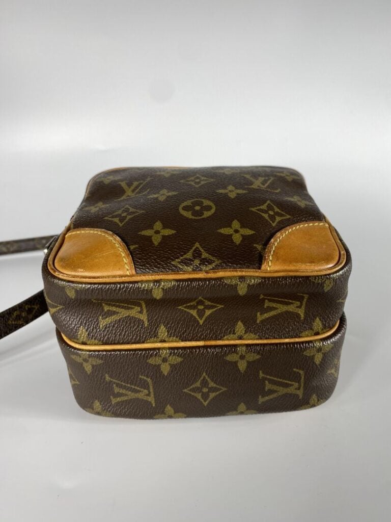 LOUIS VUITTON - Sac « Amazone » en toile monogram et cuir naturel, bandoulière…