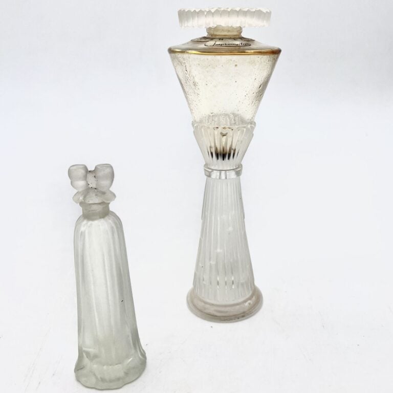 Lucien LELONG, 2 flacons, (1950), dont : - - "Lindiscret", petit flacon en form…