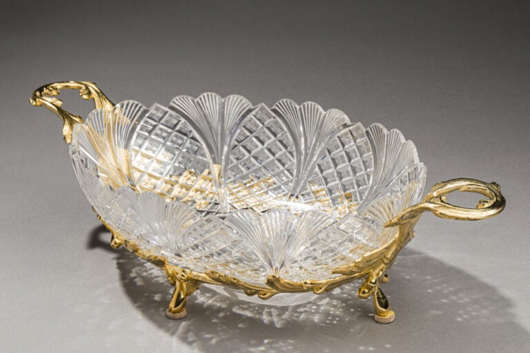 Maison BACCARAT - Centre de table à coupe de forme polylobée en cristal taillé…