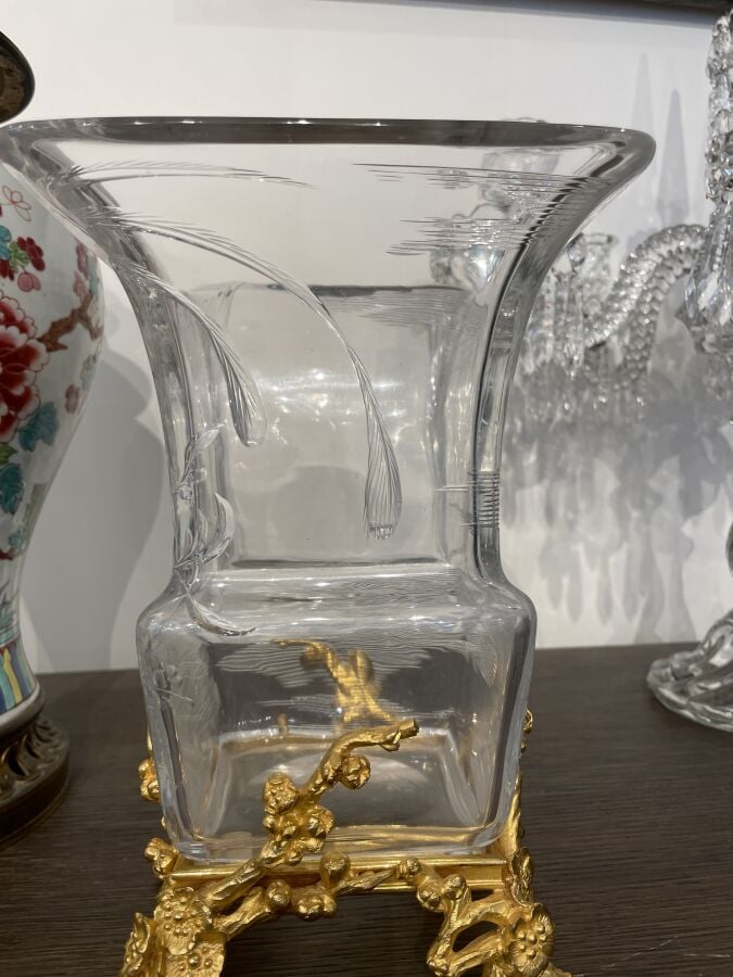 Maison BACCARAT - Rare et important vase à panse carrée renflée et col évasé en…