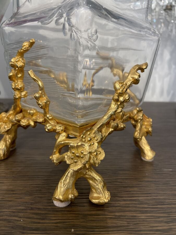 Maison BACCARAT - Rare et important vase à panse carrée renflée et col évasé en…