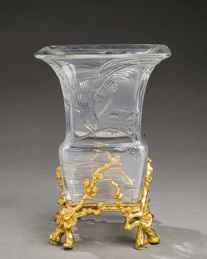 Maison BACCARAT - Rare et important vase à panse carrée renflée et col évasé en…