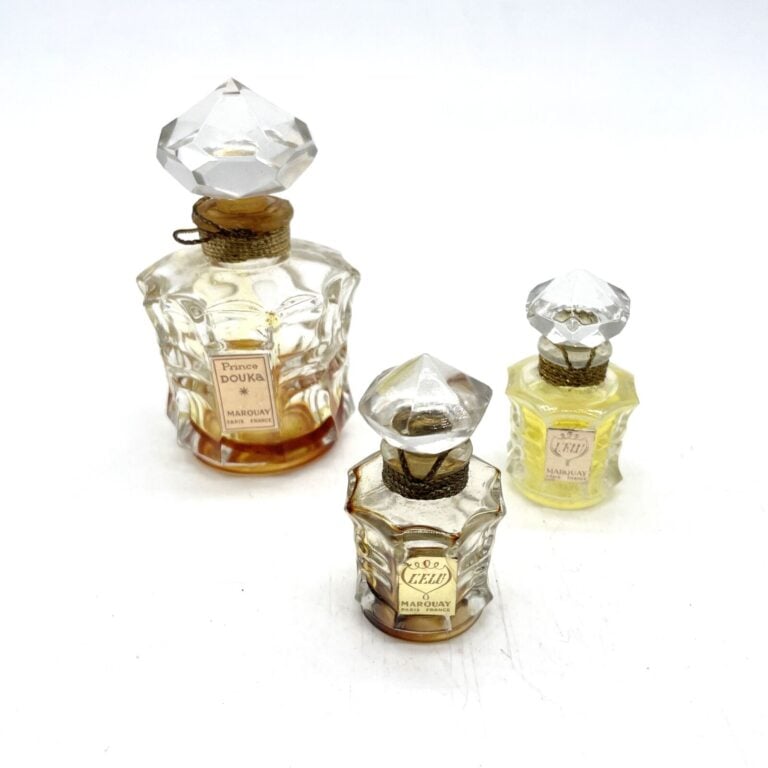 MARQUET, L'Elu, 3 flacons dans leur bourse d'origine, 2 tailles H. 5 cm et 9 cm