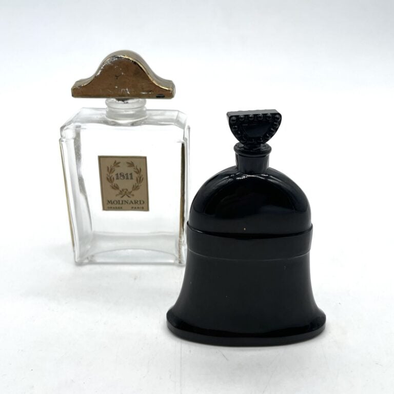 MOLINARD, 2 flacons, dont : - - "1811", H. 11 cm - - "X bell", non titré, bouch…