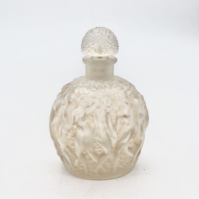 MOLINARD, flacon de René ou Marc Lalique, (1948), bouchon émeri - H. 12 cm - (A…