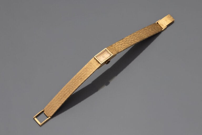Montre bracelet de dame en or jaune (750) - Boîtier rectangulaire, cadran à fon…