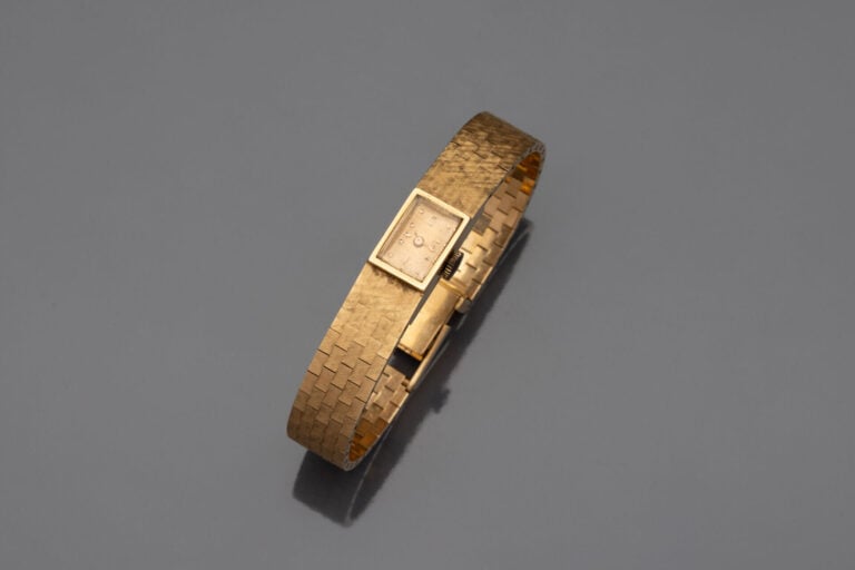 Montre bracelet de dame en or jaune (750) - Boîtier rectangulaire, cadran à fon…