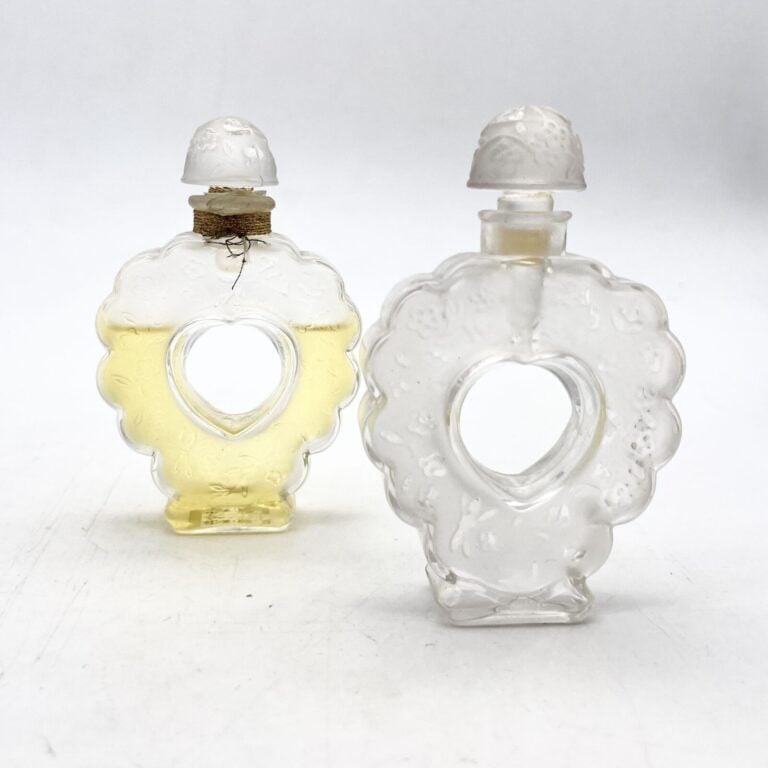 Nina RICCI, "Coeur joie", (1950), 2 flacons par Marc Lalique, l'un scellé d'ori…