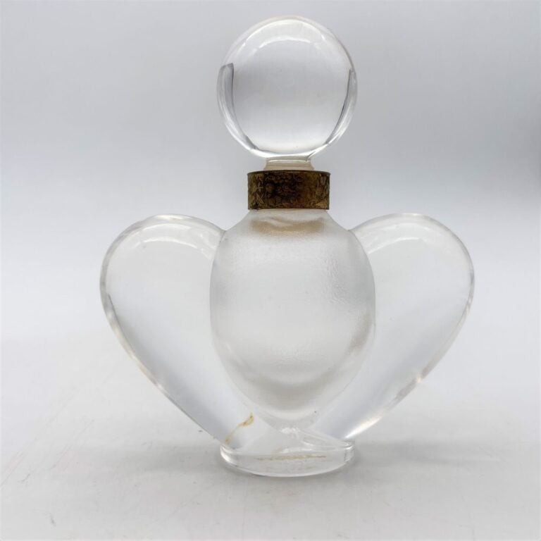 Nina RICCI, "Farouche", (1965), 2 flacons en cristal en forme de cœur de Marc L…