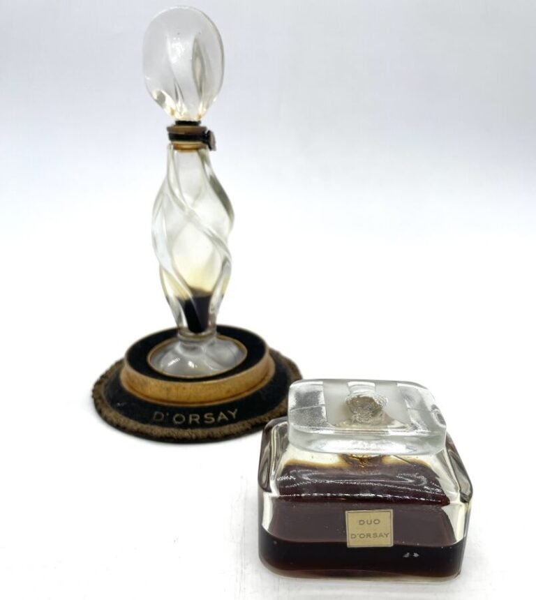 ORSAY, "Divine" 1 flacon dans sa boite d'origine, (1950), H. 14cm - (Manque la…