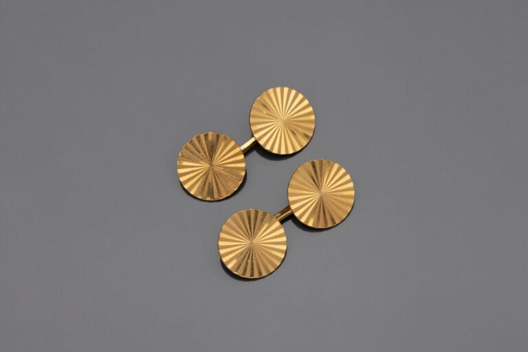 Paire de boutons de manchette en or jaune (750) à motif rayonnant - Poids total…