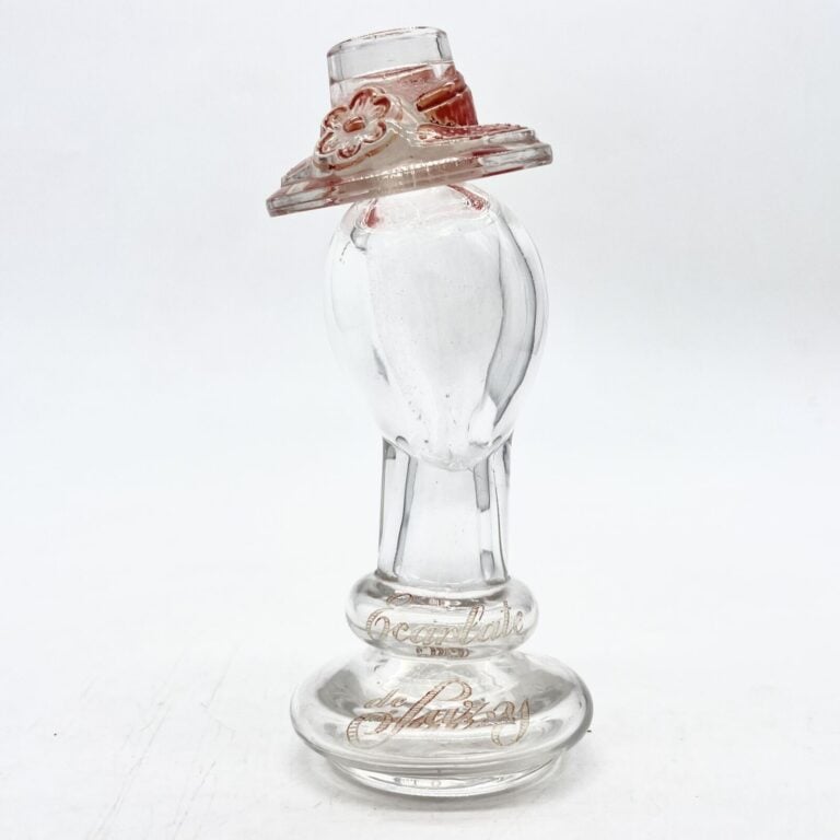 Parfum de Suzy, (1941), flacon en cristal de Baccarat - H. 12 cm - (manque le b…