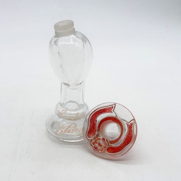 Parfum de Suzy, (1941), flacon en cristal de Baccarat - H. 12 cm - (manque le b…
