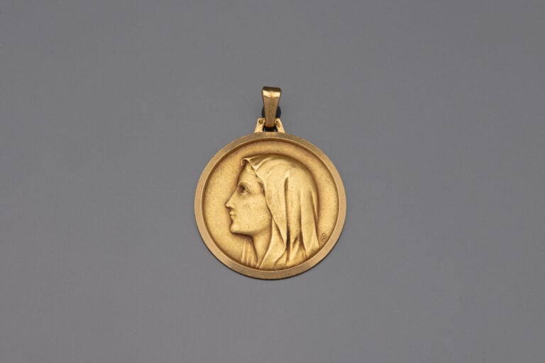 Pendentif médaillon Vierge en or jaune (750) - Poids : 10.7 g