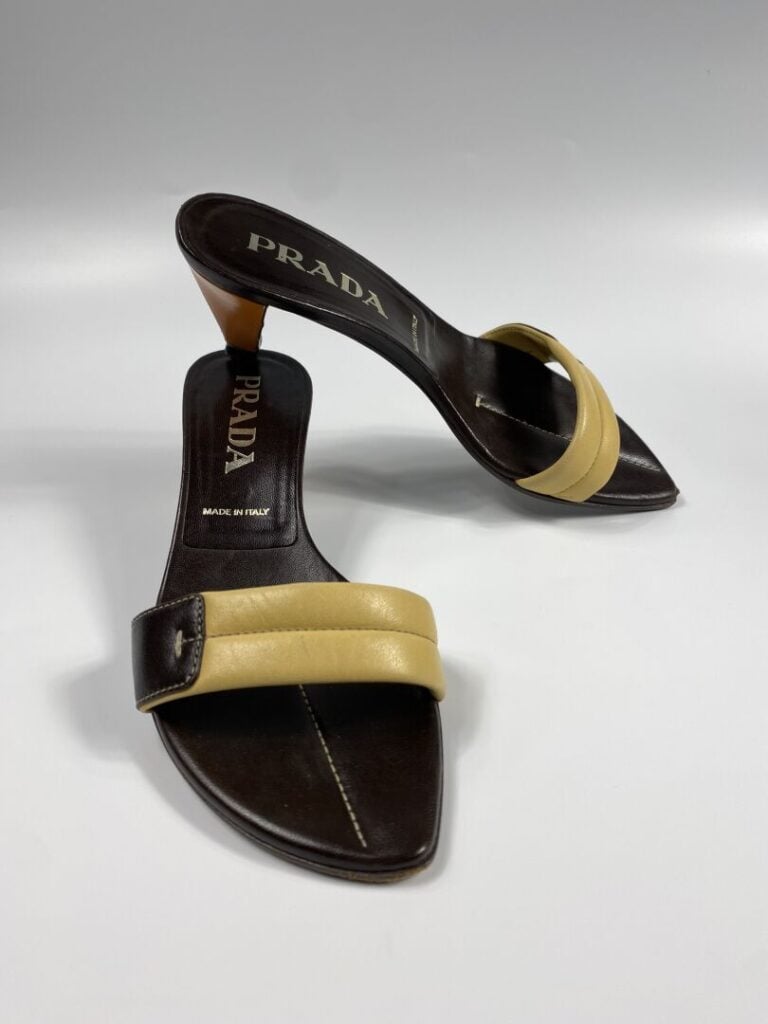PRADA - Paire de mules à petit talon en cuir beige, chocolat et orange (Pointur…