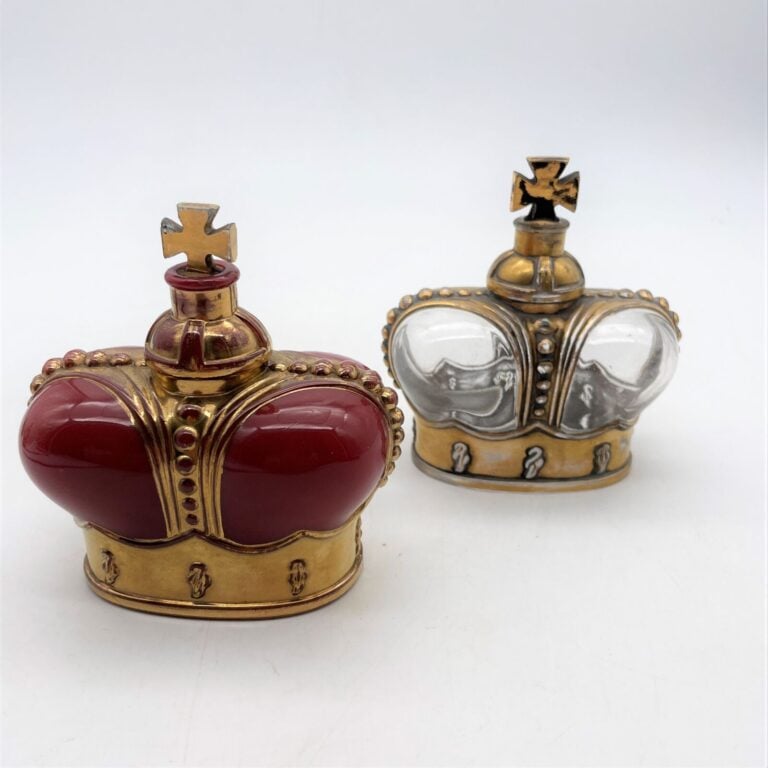 PRINCE MATCHABELLI, (1950), flacons couronne, bouchon émeri, l'un blanc et or e…