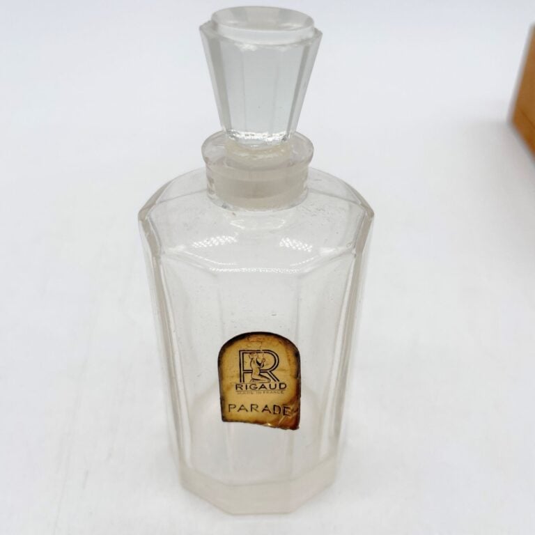 RIGAUD, 3 flacons, "1950", bouchons émeris pour : - - "Parade" - - "Féeries", 2…