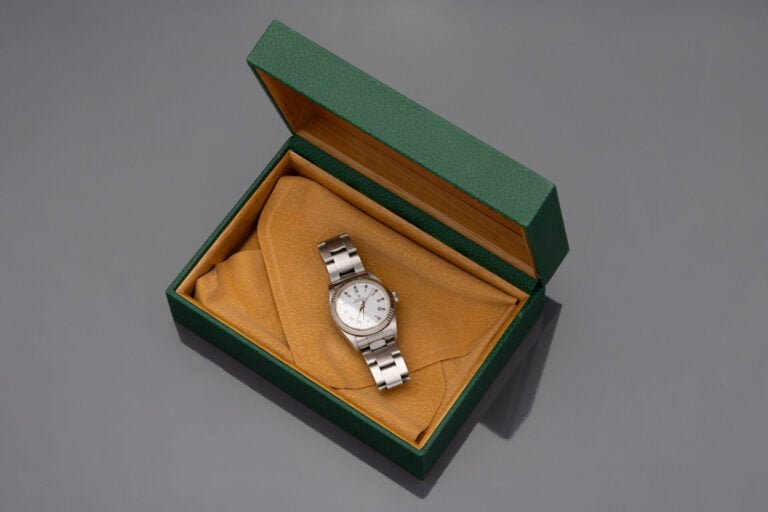 ROLEX - BRACELET MONTRE ronde, de dame, modèle " Oyster Perpetual " en acier. L…
