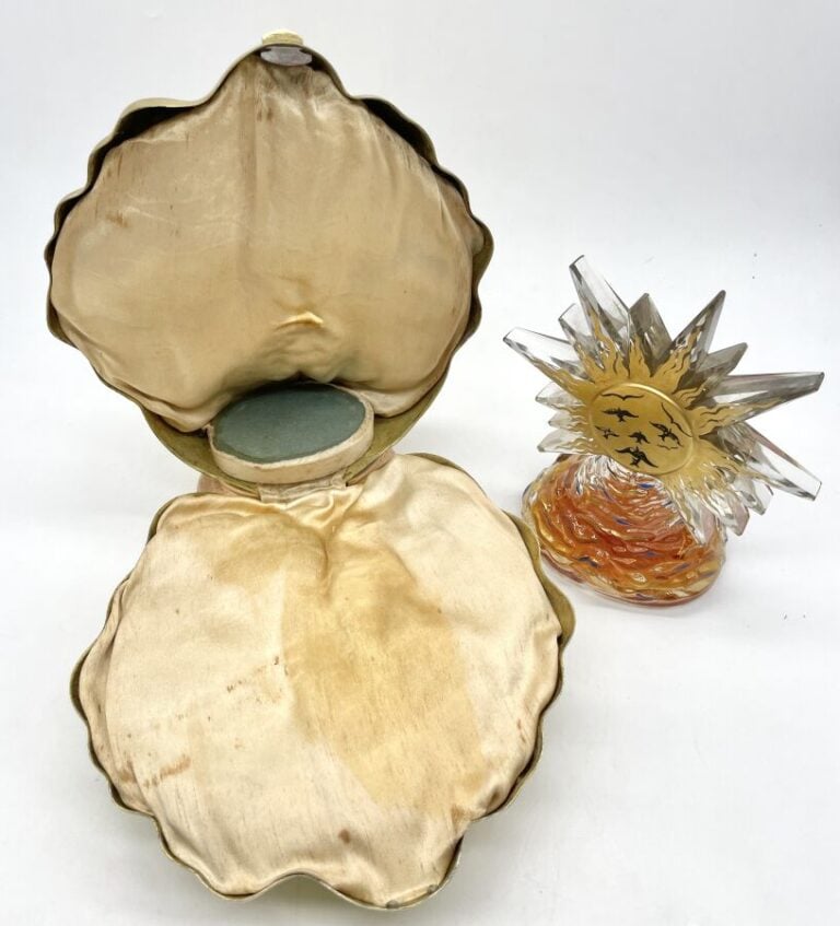 SCHIAPARELLI, "Roi soleil", (1955), flacon de Salvador DALI, signé, le bouchon…