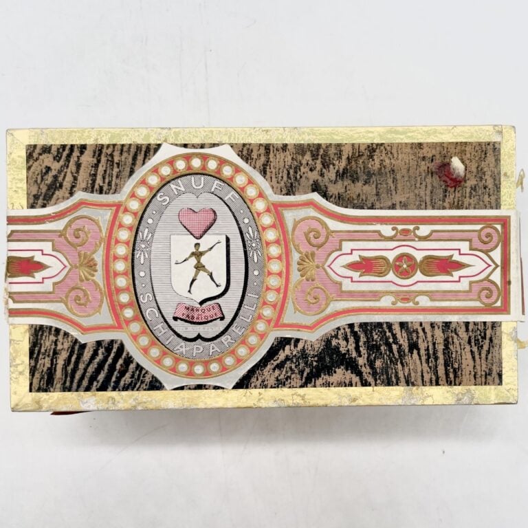 SCHIAPARELLI, "Snuff", (1948), célèbre pipe en Baccarat dans sa boîte d'origine…