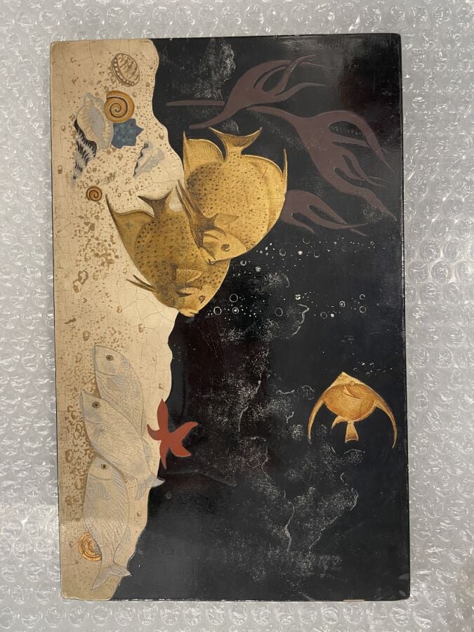 Travail XXème - Petit panneau rectangulaire en bois laqué en polychromie rehaus…