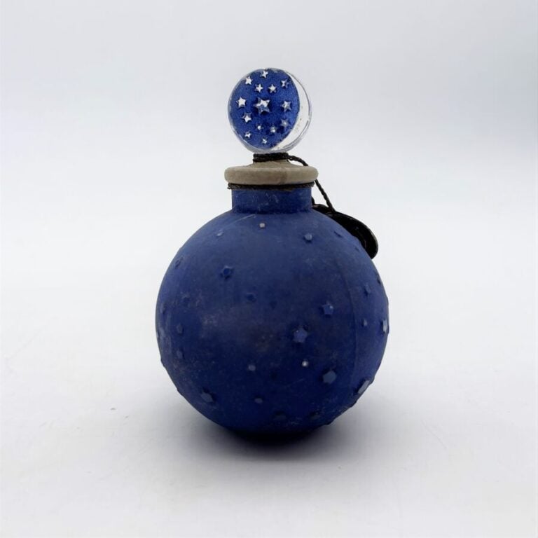 WORTH, 4 flacons de René Lalique : - - "Dans la nuit", flacon boule bleue aux é…