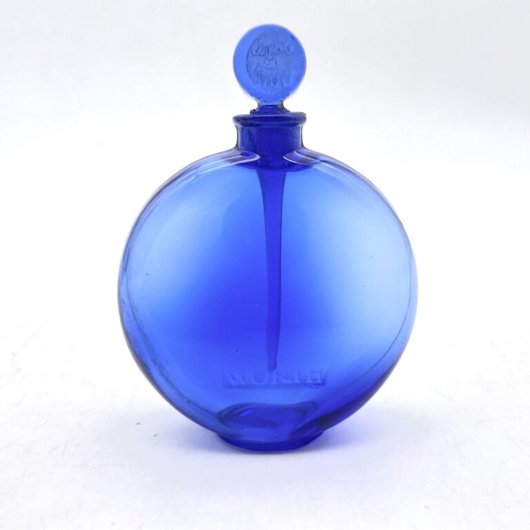 WORTH, 4 flacons de René Lalique : - - "Dans la nuit", flacon boule bleue aux é…